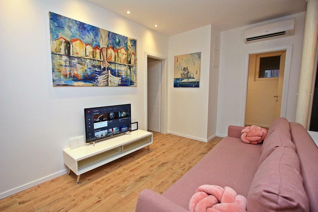 Apartman Michelangelo In The Centar Of Supetar Exterior foto