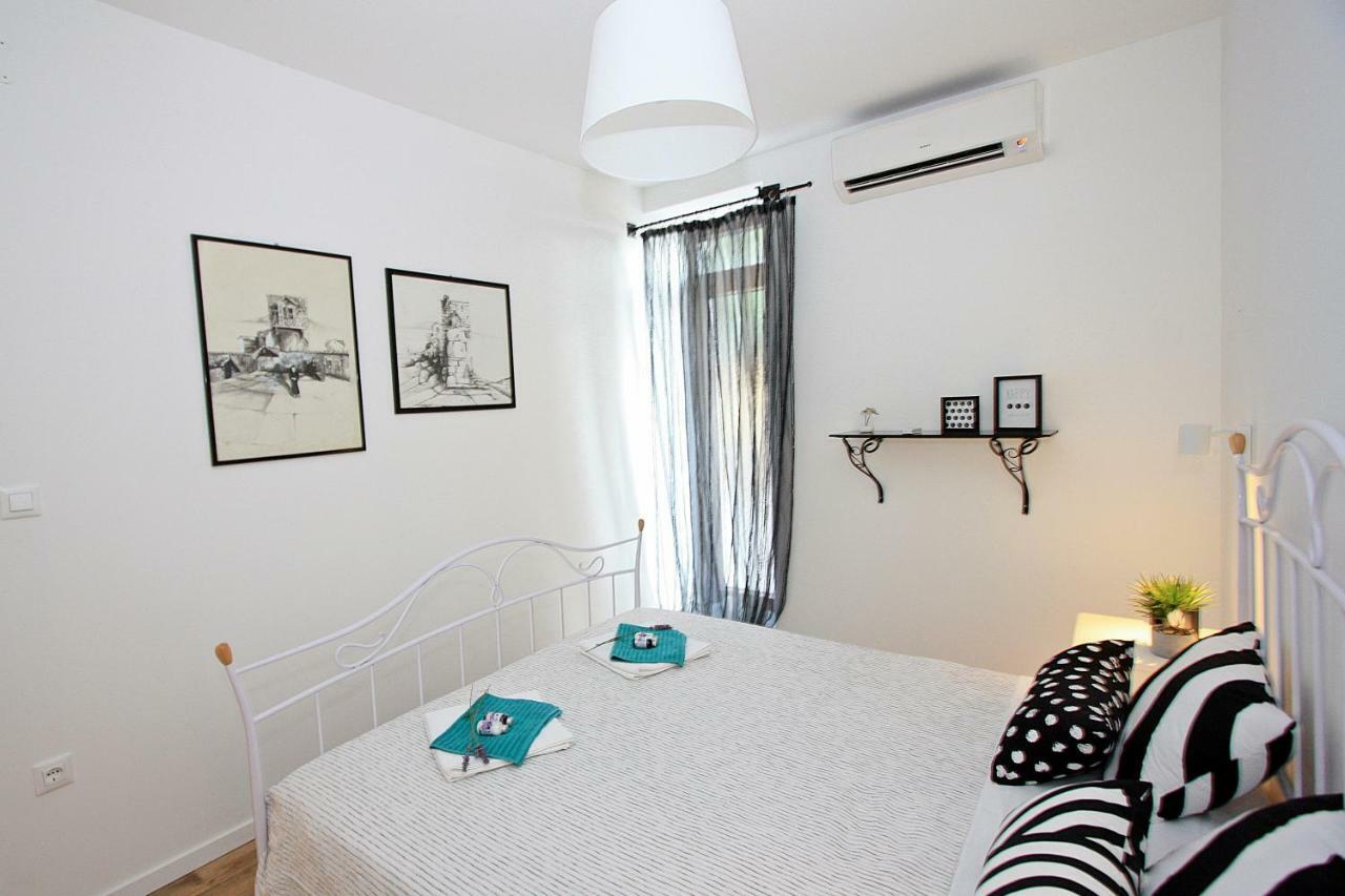 Apartman Michelangelo In The Centar Of Supetar Exterior foto